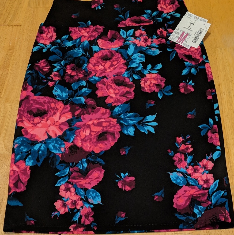 New Lularoe Medium Floral Rose Cassie
